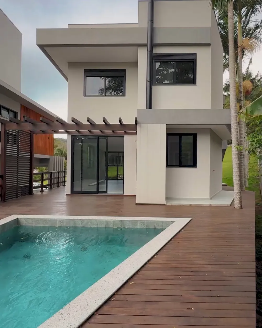 Casa para venda no bairro Praia de Taquaras em Balneário Camboriú