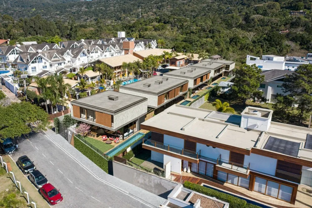 Casa em Condomínio para venda no bairro Praia do Estaleiro em Balneário Camboriú