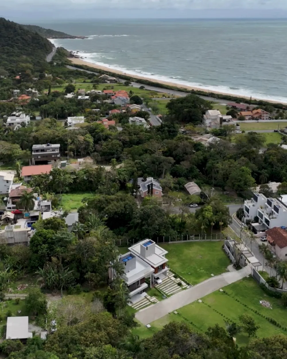 Casa para venda no bairro Praia de Taquaras em Balneário Camboriú