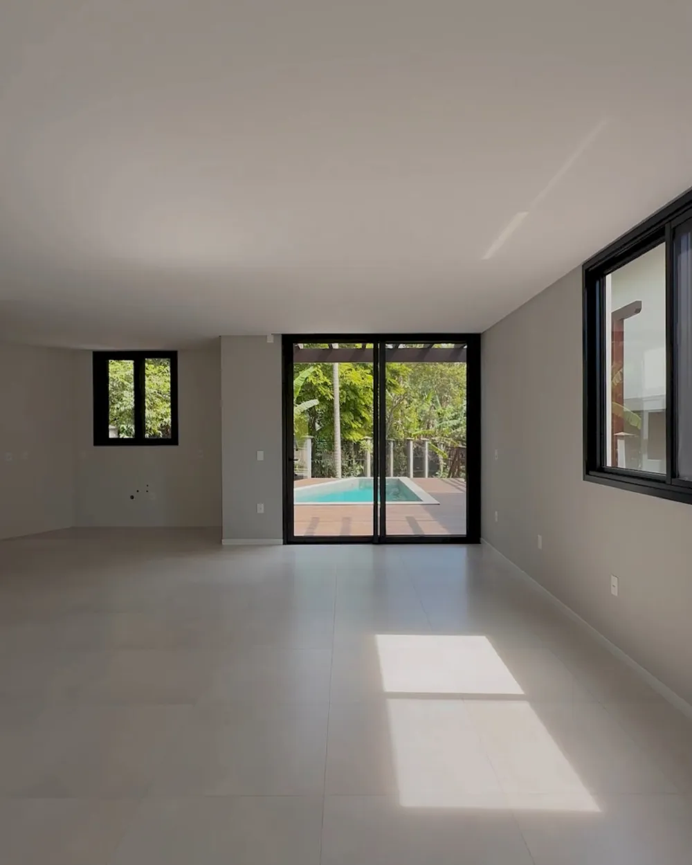 Casa para venda no bairro Praia de Taquaras em Balneário Camboriú