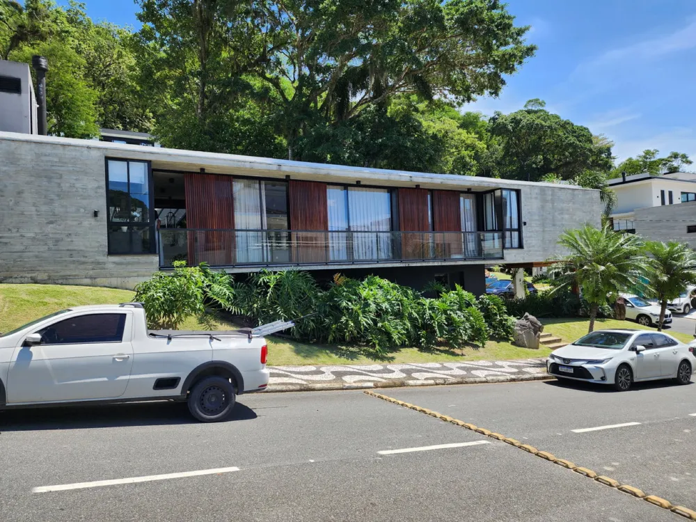 Casa 4 quartos para venda no bairro Barra em Balneário Camboriú