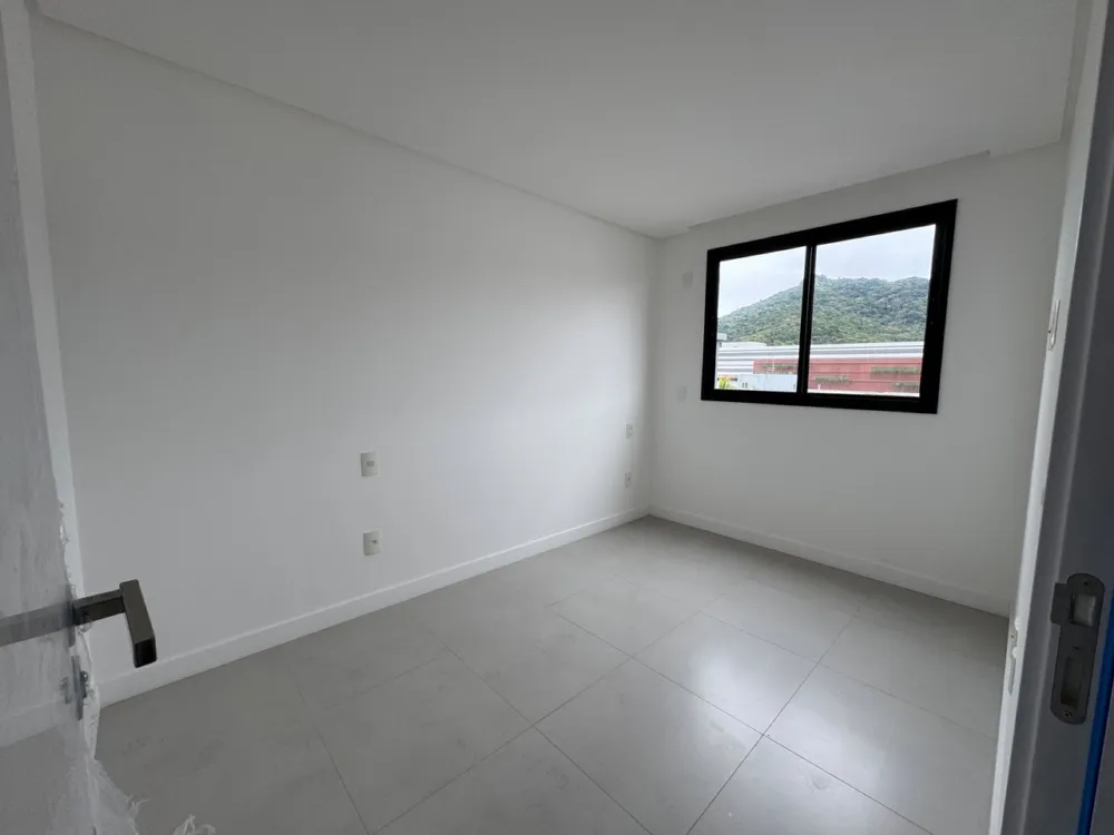 Apartamento para venda  uma Suite + Um Dormitório Duas Vagas Privativas.  