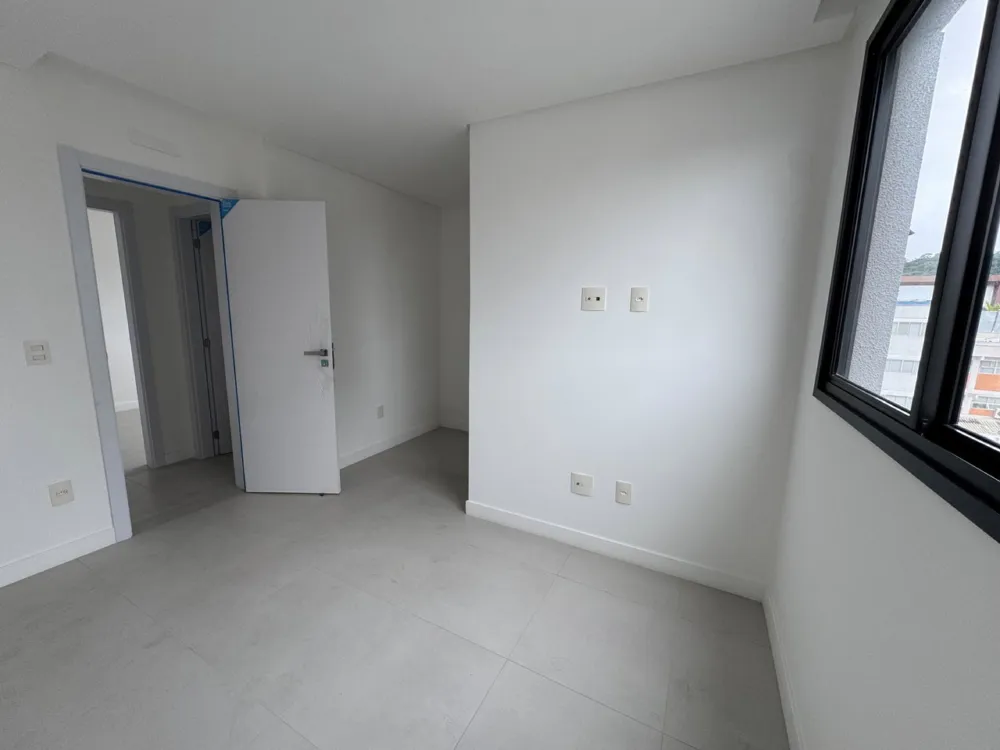 Apartamento para venda  uma Suite + Um Dormitório Duas Vagas Privativas.  
