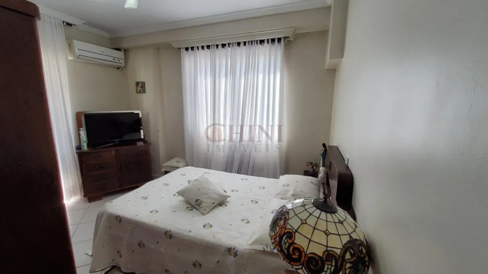 APARTAMENTO TRES DOMITORIOS NO CENTRO 