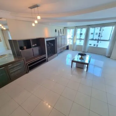 APARTAMENTO A VENDA NO CENTRO DE BALNEARIO CAMBORIU 