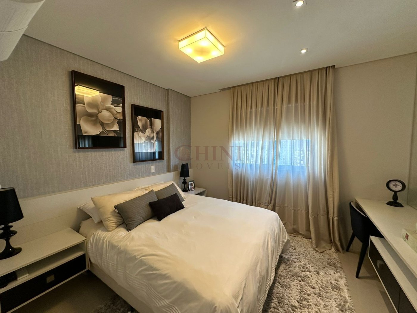 APARTAMENTO 01 SUITE + 02 DEMI SUITES 02 VAGAS PRIVATIVAS MOBILIADO