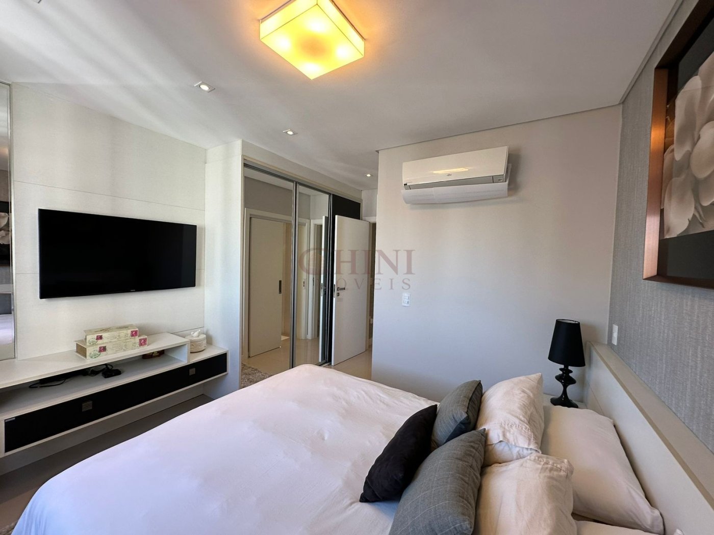 APARTAMENTO 01 SUITE + 02 DEMI SUITES 02 VAGAS PRIVATIVAS MOBILIADO