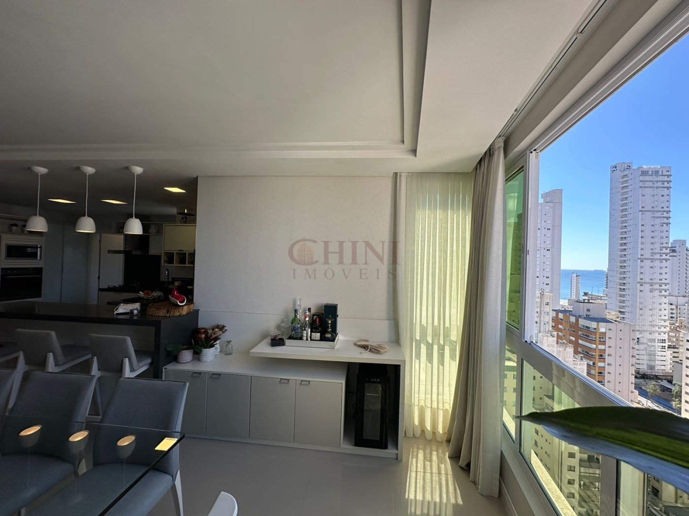 APARTAMENTO 01 SUITE + 02 DEMI SUITES 02 VAGAS PRIVATIVAS MOBILIADO