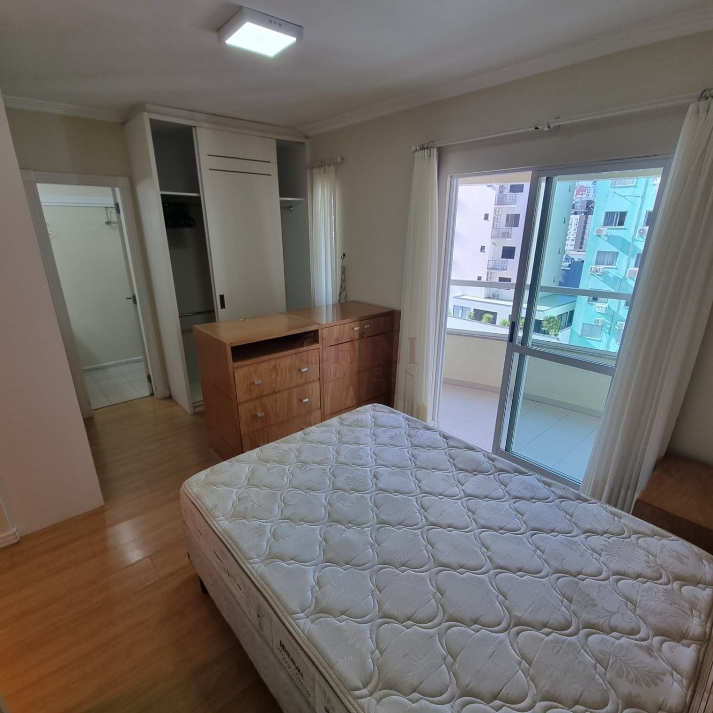 APARTAMENTO A VENDA NO CENTRO DE BALNEARIO CAMBORIU 