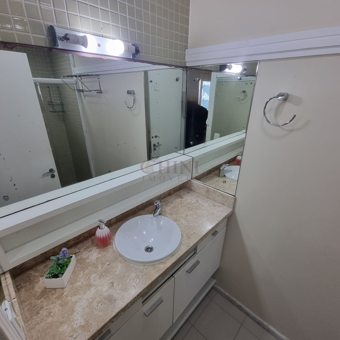 APARTAMENTO A VENDA NO CENTRO DE BALNEARIO CAMBORIU 