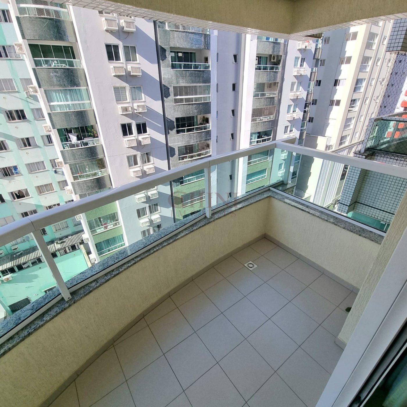 APARTAMENTO A VENDA NO CENTRO DE BALNEARIO CAMBORIU 