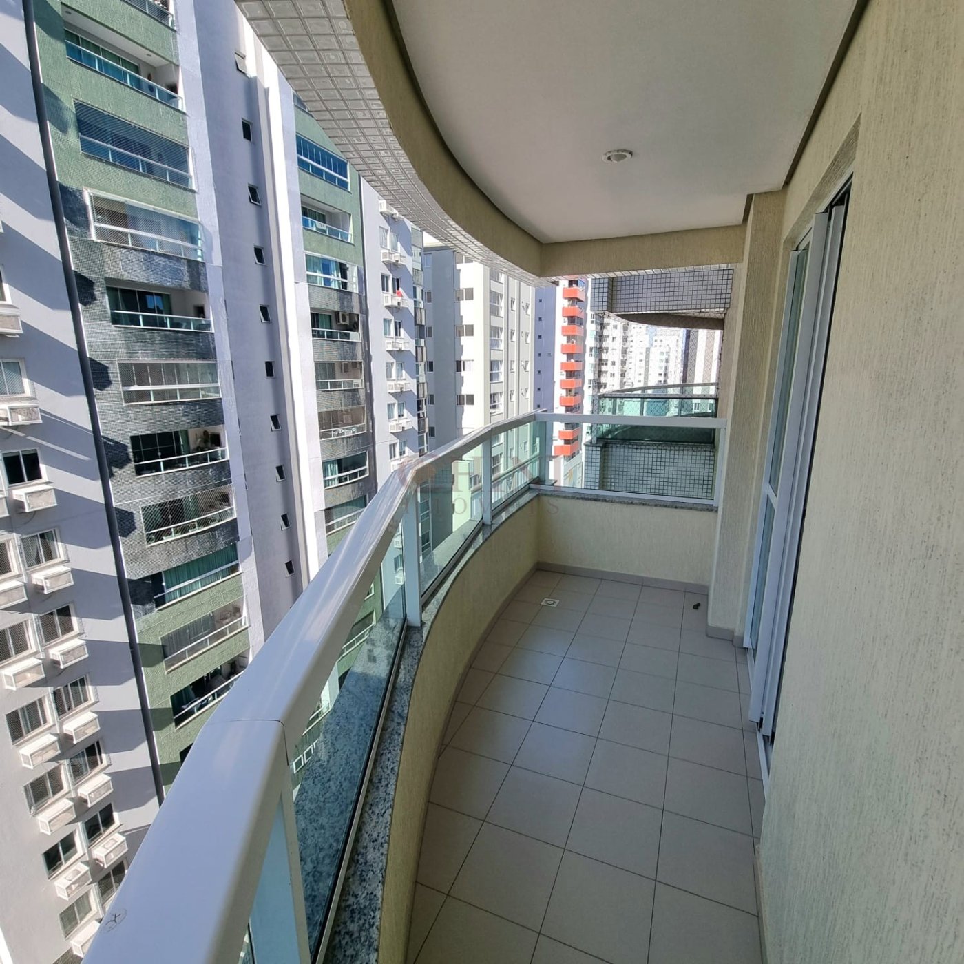 APARTAMENTO A VENDA NO CENTRO DE BALNEARIO CAMBORIU 