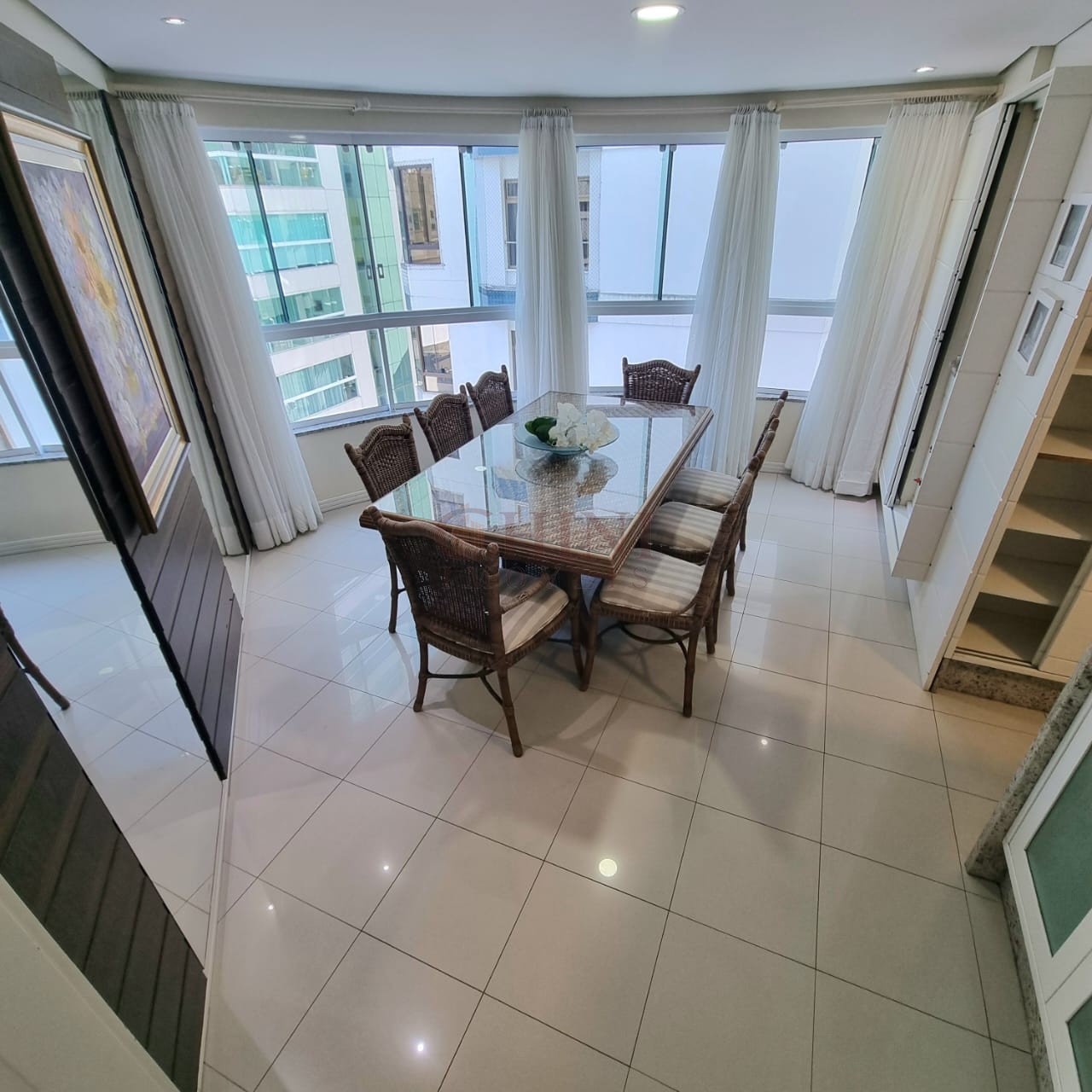 APARTAMENTO A VENDA NO CENTRO DE BALNEARIO CAMBORIU 