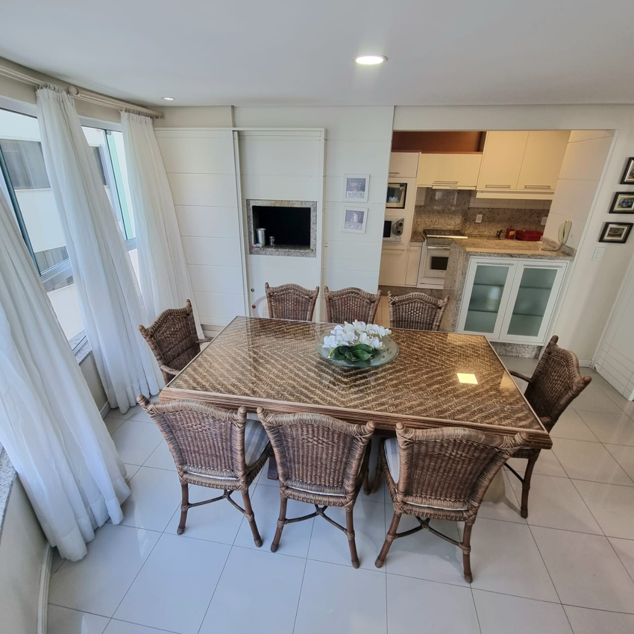 APARTAMENTO A VENDA NO CENTRO DE BALNEARIO CAMBORIU 