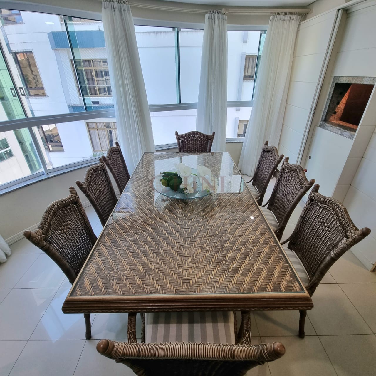 APARTAMENTO A VENDA NO CENTRO DE BALNEARIO CAMBORIU 