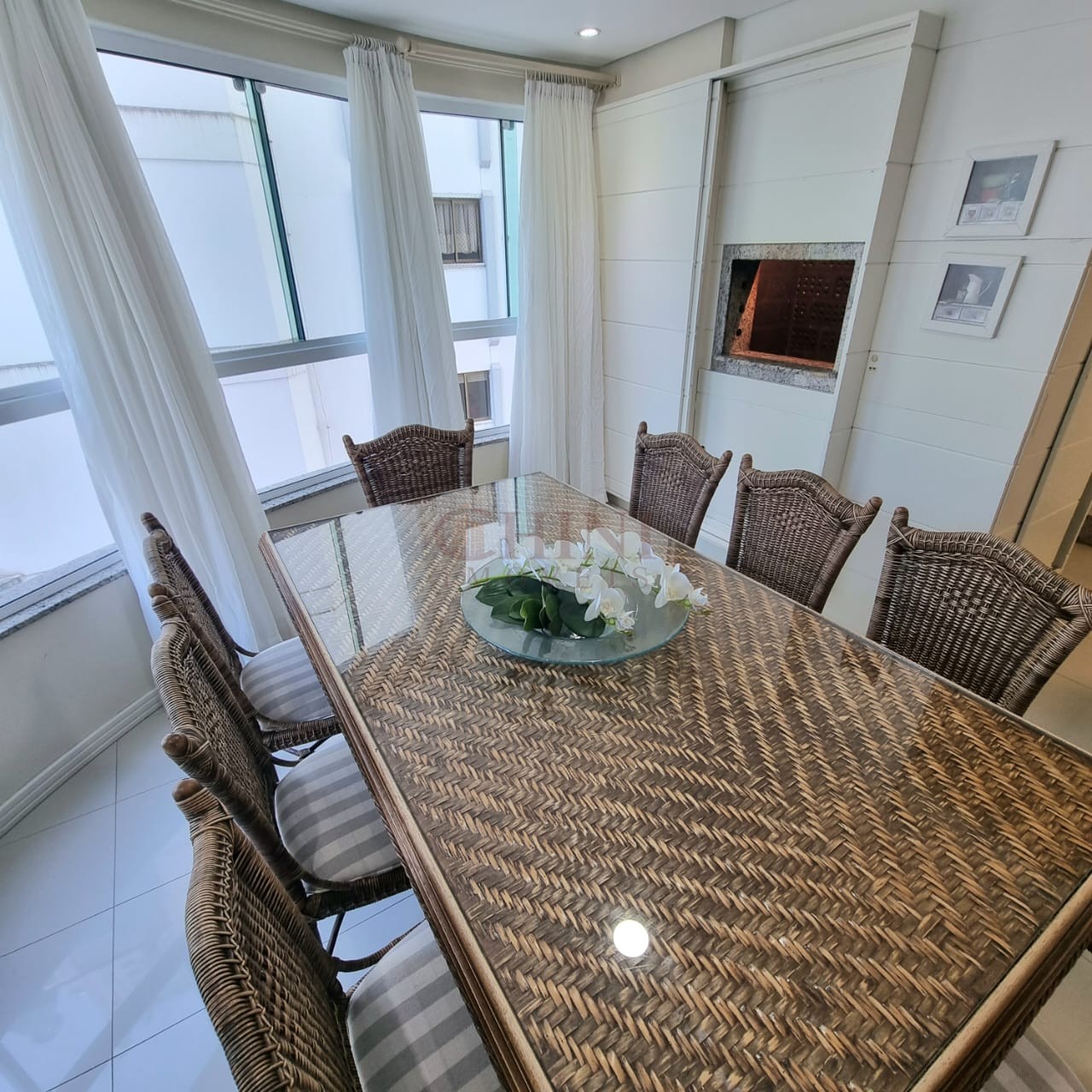 APARTAMENTO A VENDA NO CENTRO DE BALNEARIO CAMBORIU 